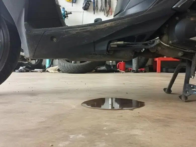 Mengatasi Rembes Oli di Mesin Motor