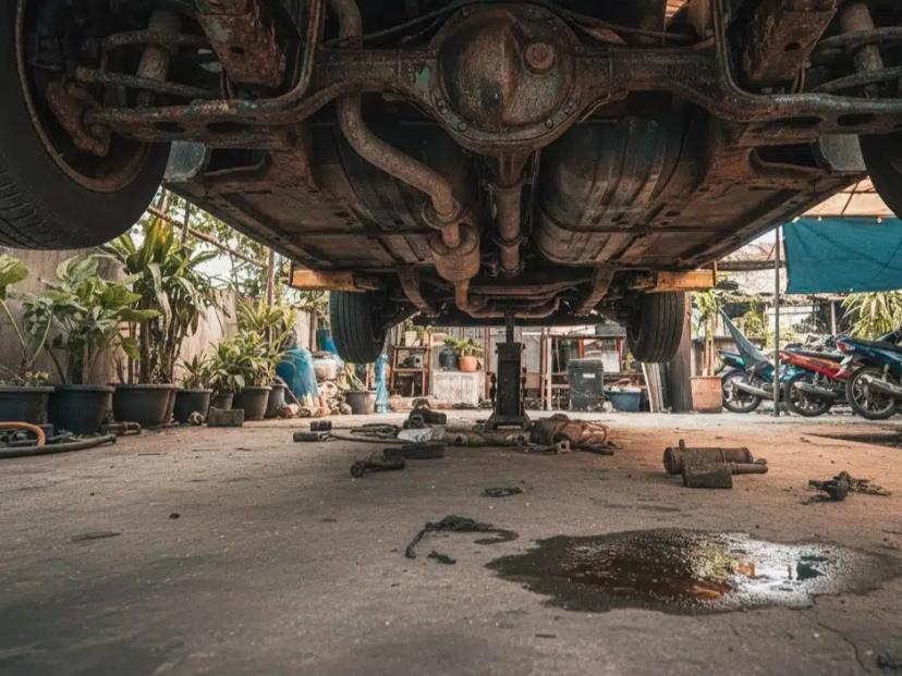 gambar ranka dan sasis mobil berkarat