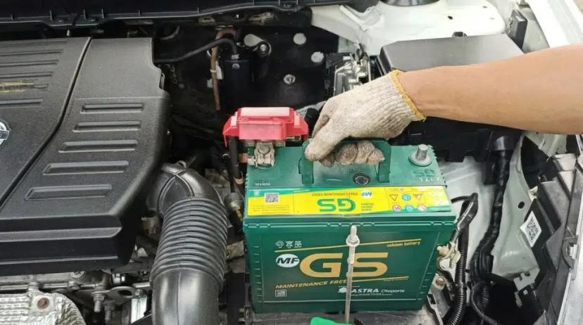 Cara Cek Aki Mobil Sendiri di Rumah Sebelum Mudik