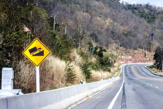 larangan di jalan tol