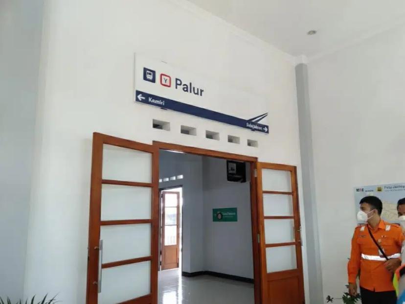 stasiun palur​