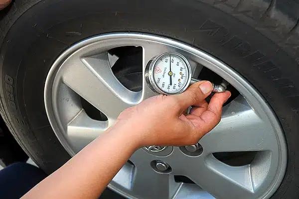 Tekanan Angin Ban Mobil Ring 14