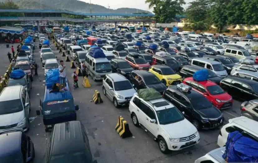 Ilustrasi Berkendara Aman Saat Arus Mudik 